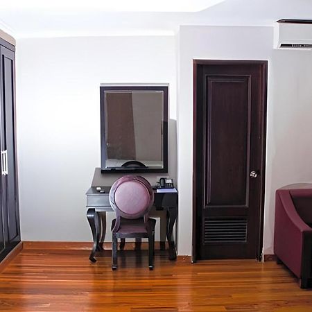 P Hotel Джакарта Екстериор снимка