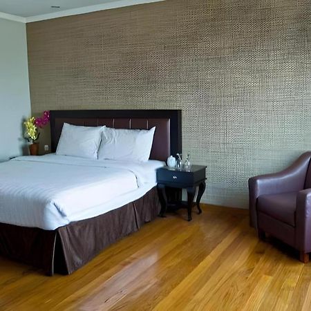 P Hotel Джакарта Екстериор снимка