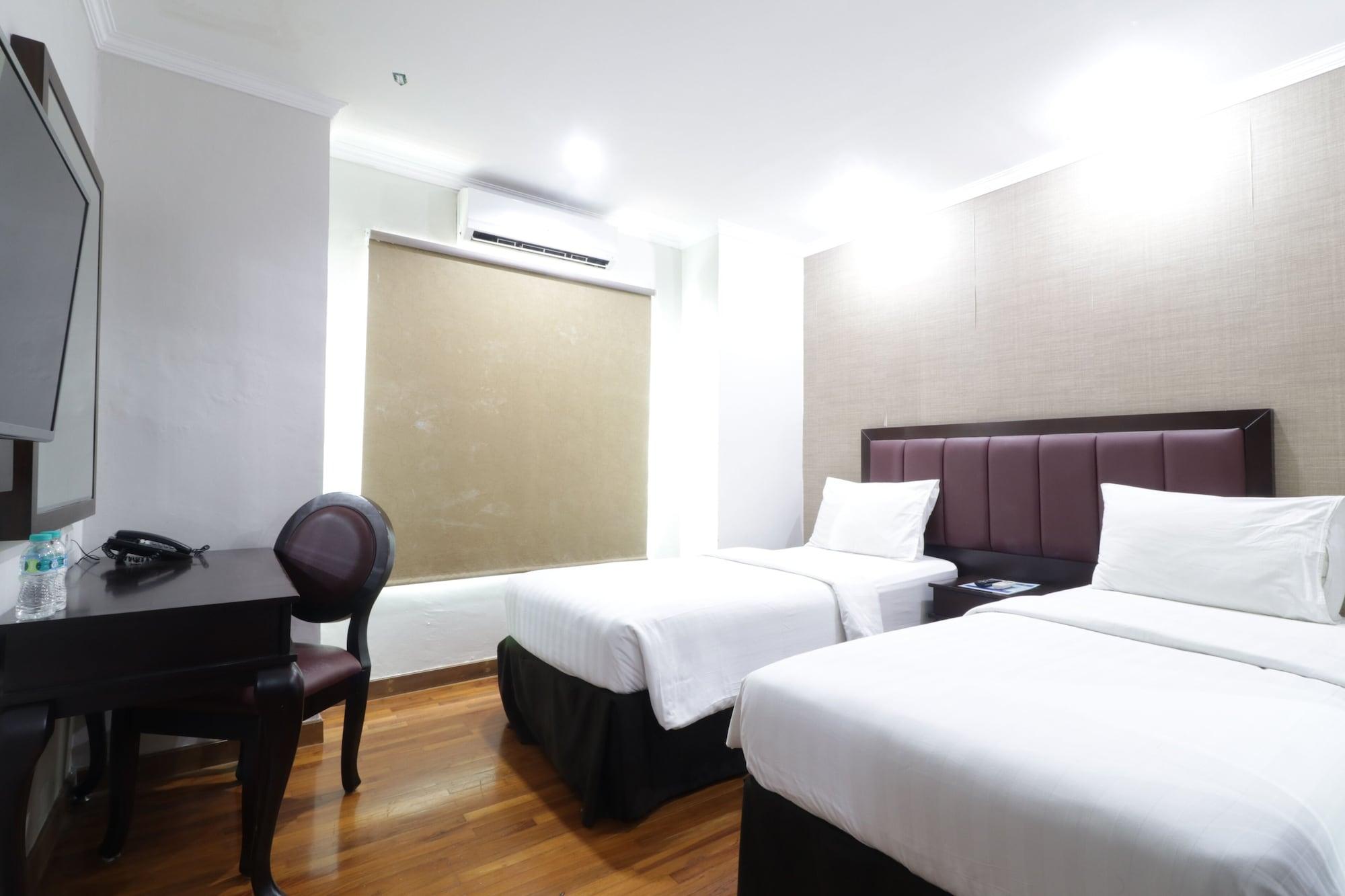 P Hotel Джакарта Екстериор снимка