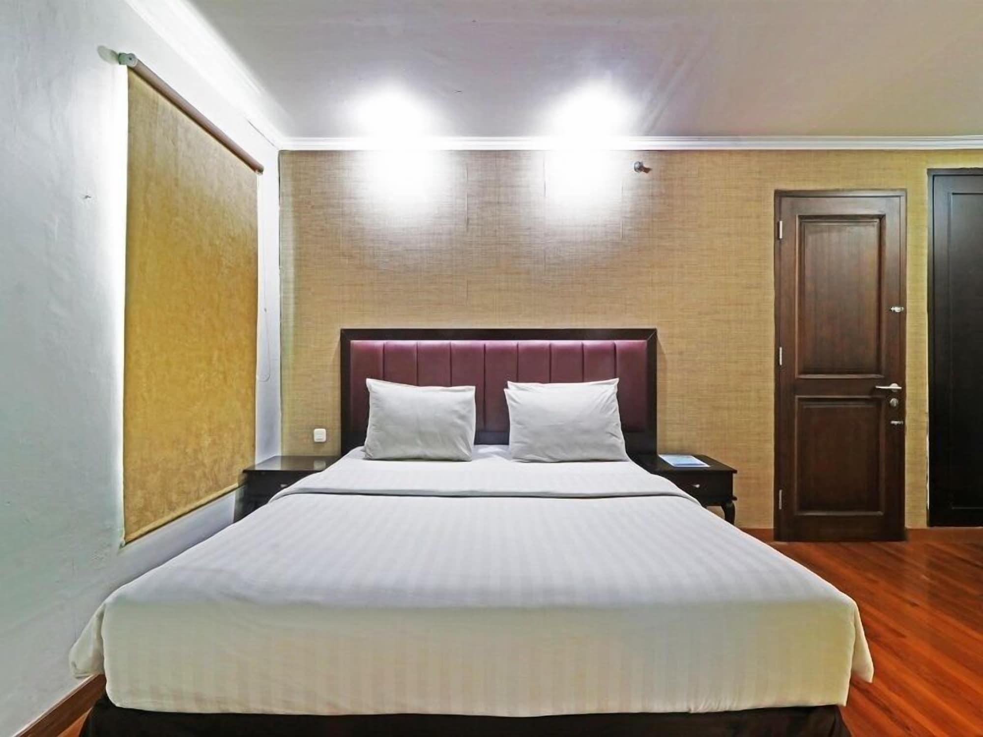 P Hotel Джакарта Екстериор снимка