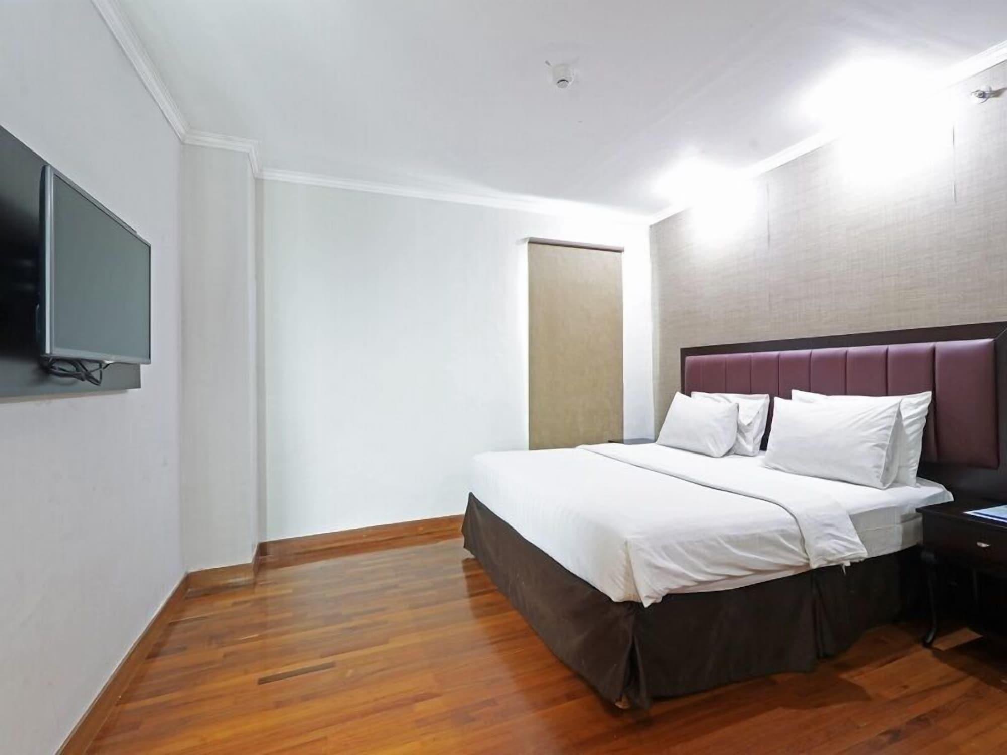 P Hotel Джакарта Екстериор снимка
