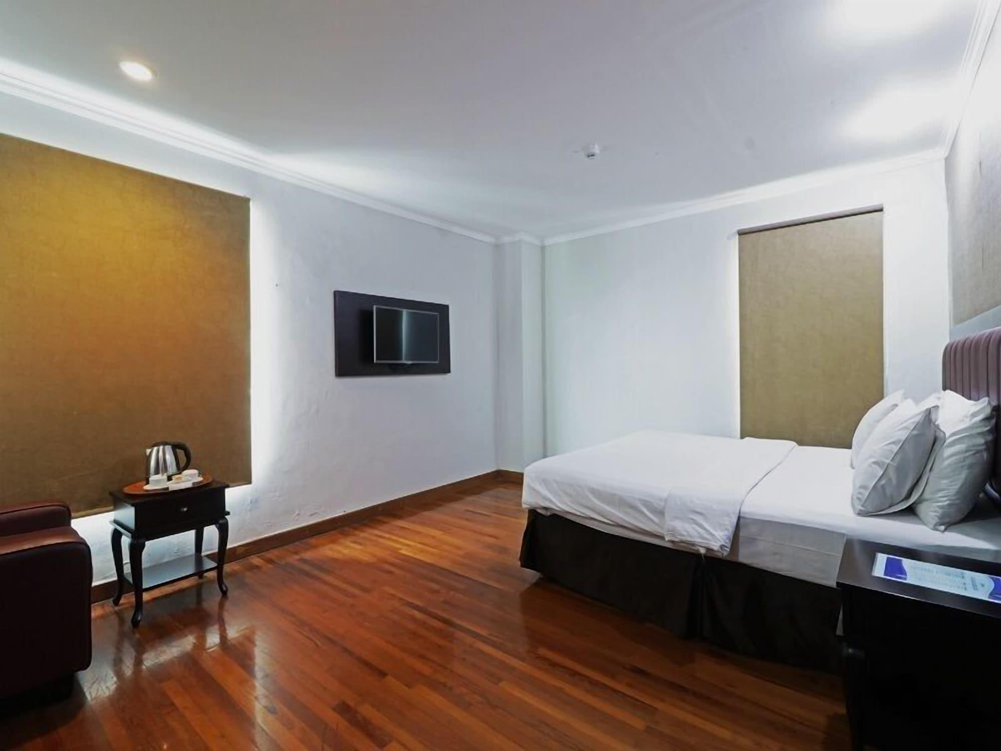 P Hotel Джакарта Екстериор снимка