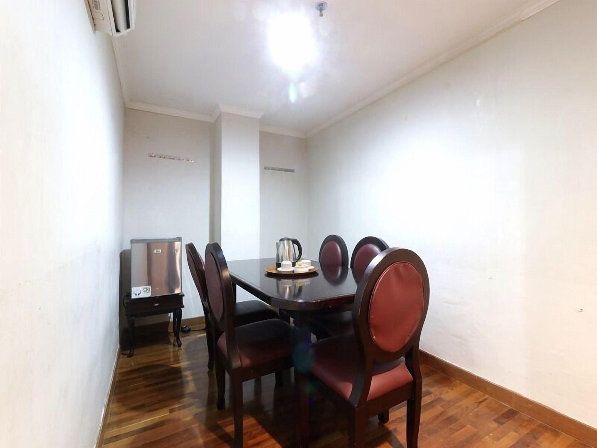 P Hotel Джакарта Екстериор снимка