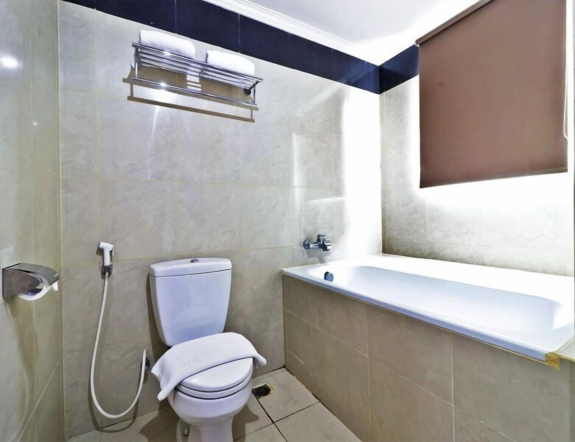P Hotel Джакарта Екстериор снимка
