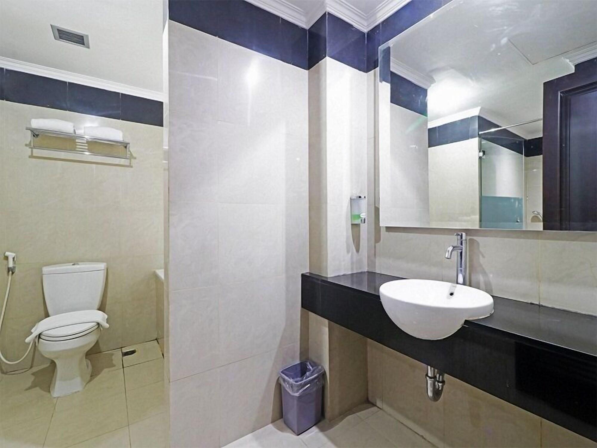 P Hotel Джакарта Екстериор снимка