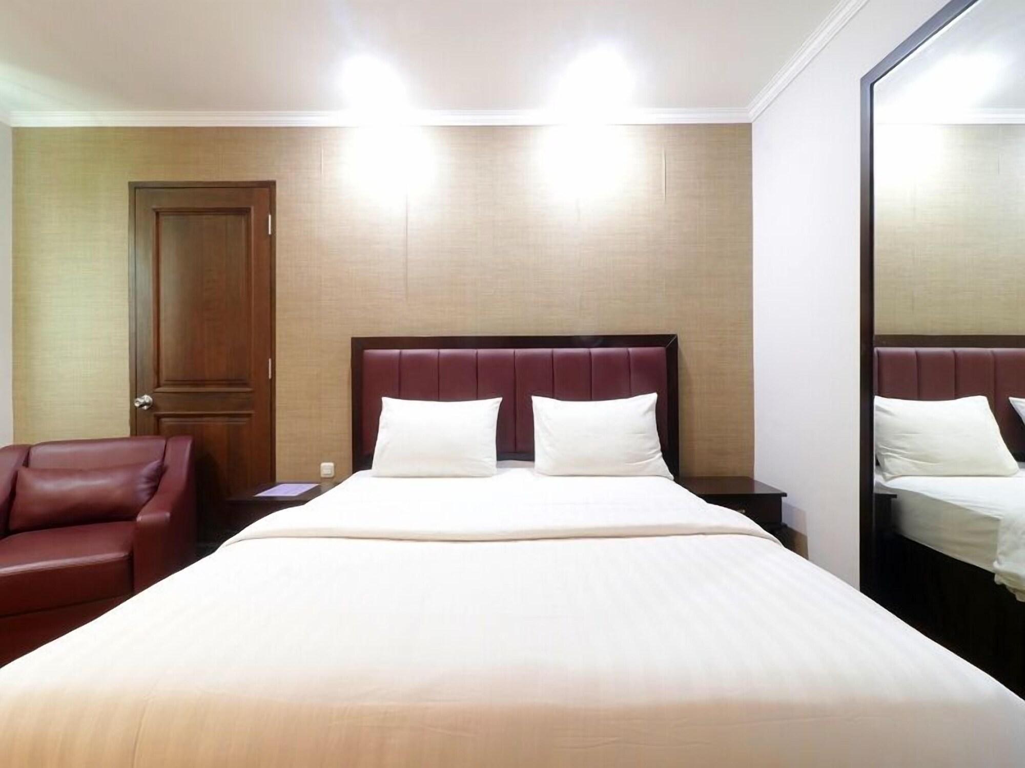 P Hotel Джакарта Екстериор снимка