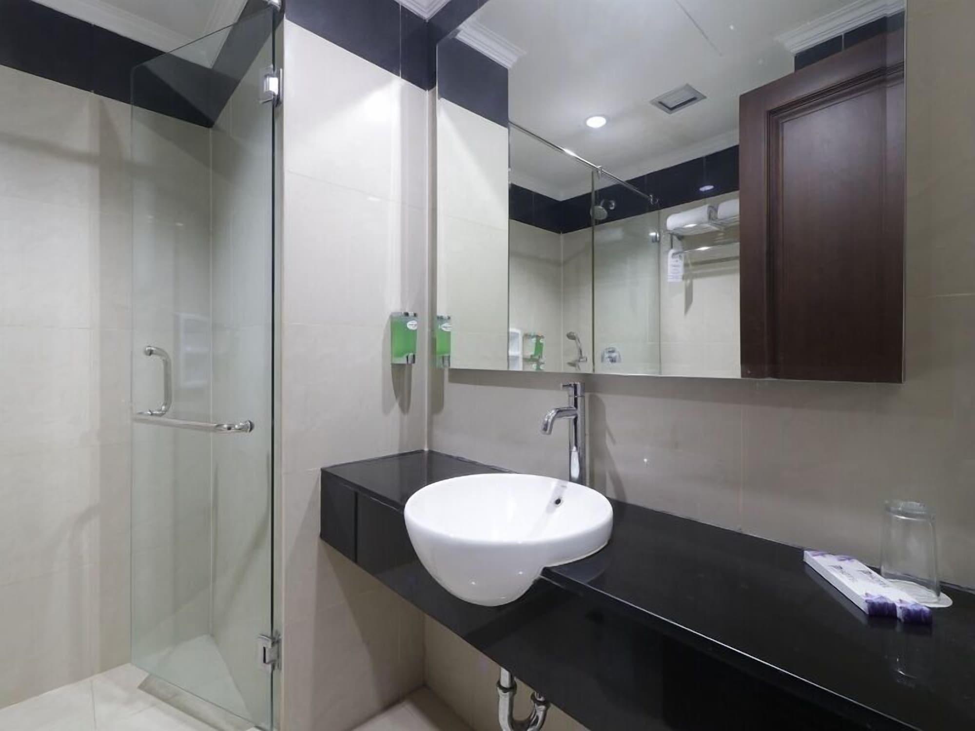 P Hotel Джакарта Екстериор снимка