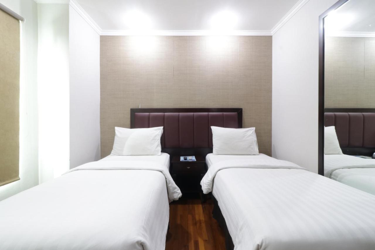 P Hotel Джакарта Екстериор снимка