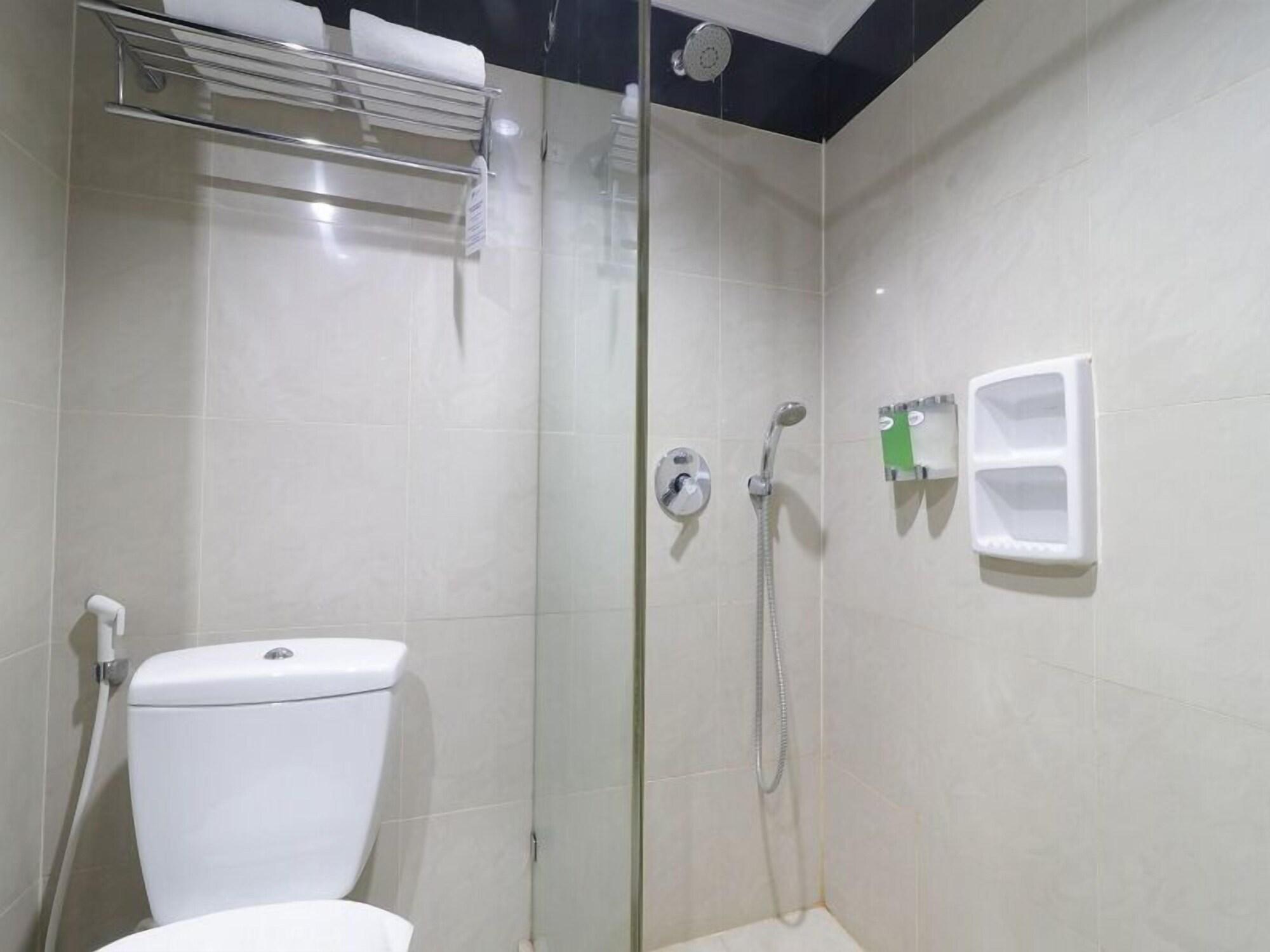 P Hotel Джакарта Екстериор снимка