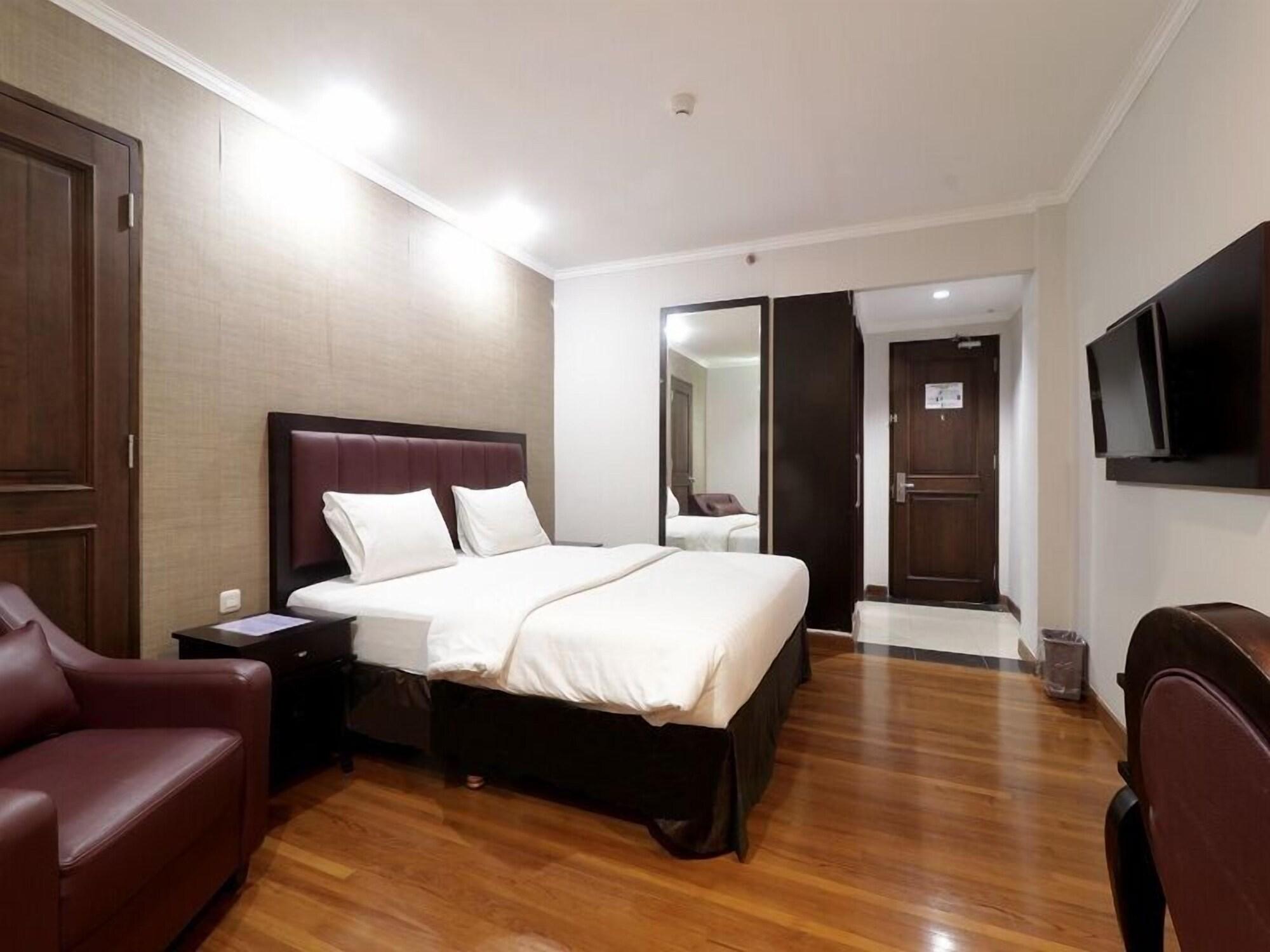 P Hotel Джакарта Екстериор снимка