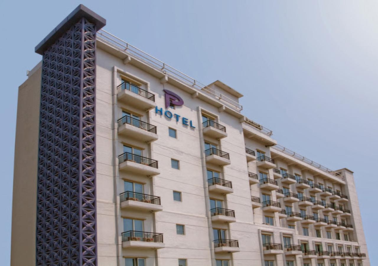 P Hotel Джакарта Екстериор снимка