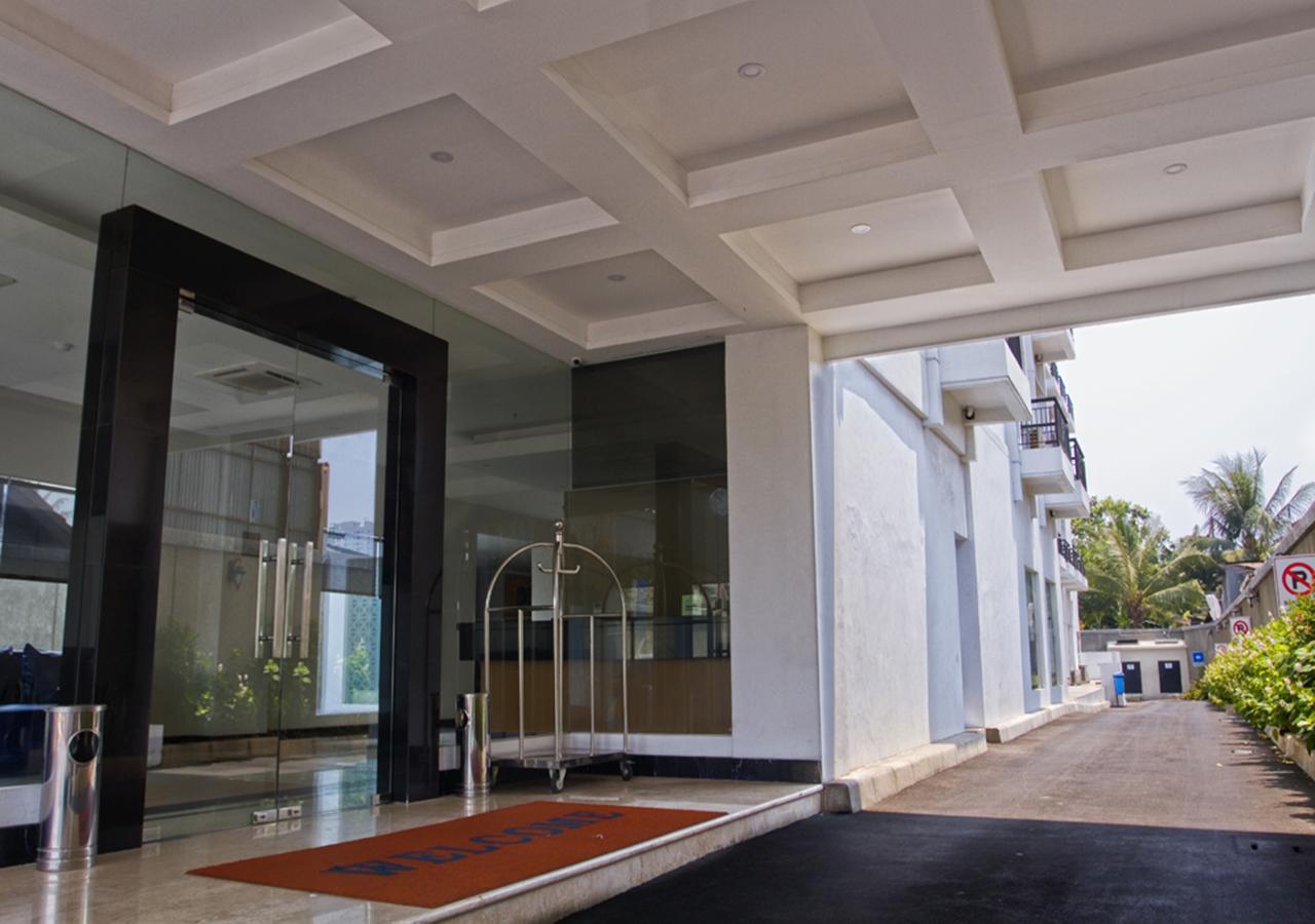P Hotel Джакарта Екстериор снимка