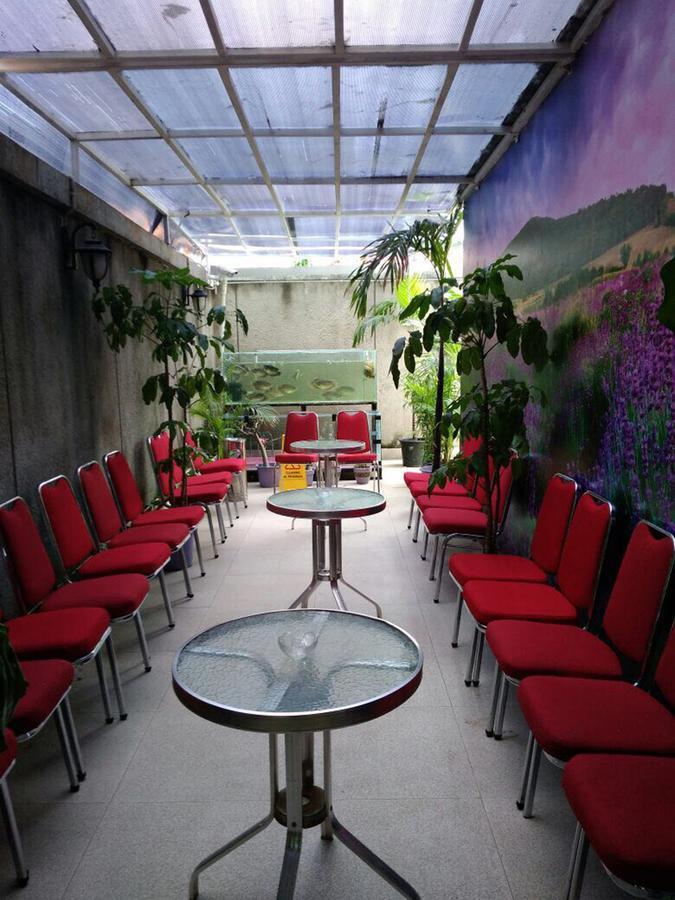 P Hotel Джакарта Екстериор снимка